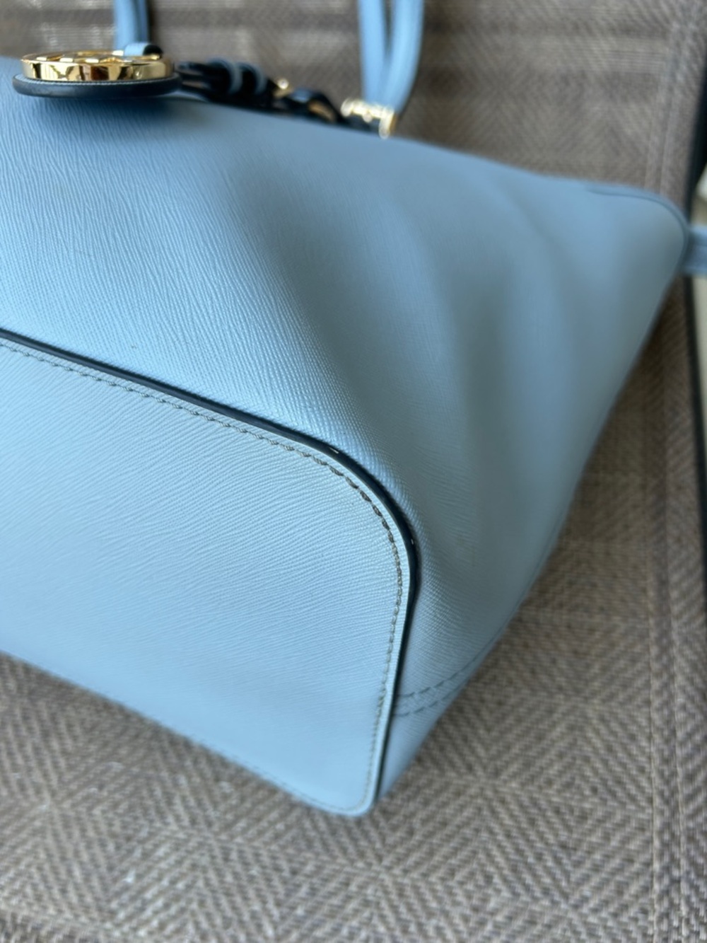 Michael Kors Jet Set Sky Blue Saffiano Leather Tote with gold tone MK Charm - Picture 8 of 14